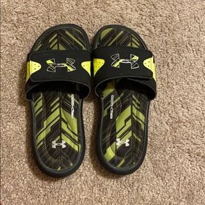 UA Slides Size 4 Youth